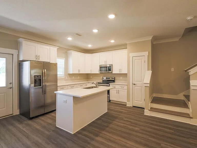 328 Date Palm Ln — Photo 2