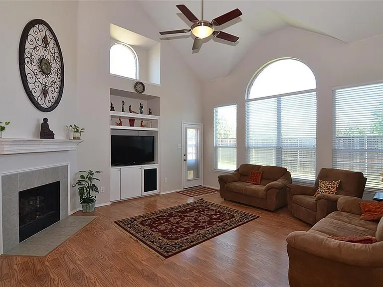 4401 Caledonia Creek Ln — Photo 16