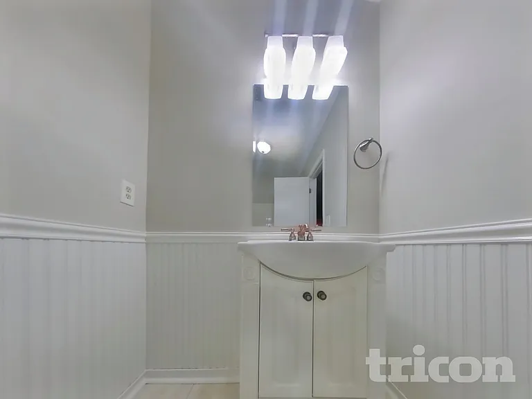 811 Riverstone Ln — Photo 14