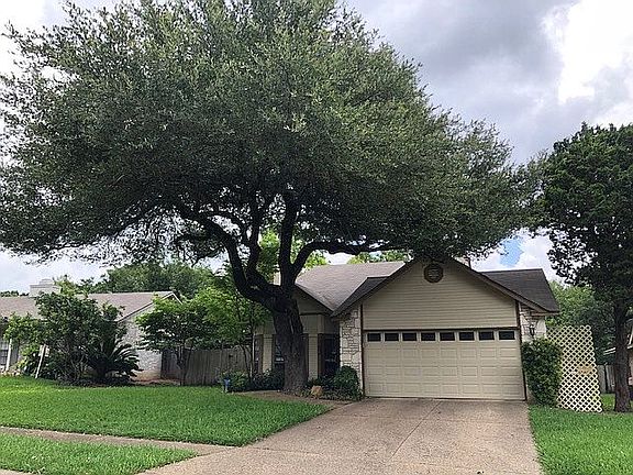 2nd image of 5926 Woodridge Park