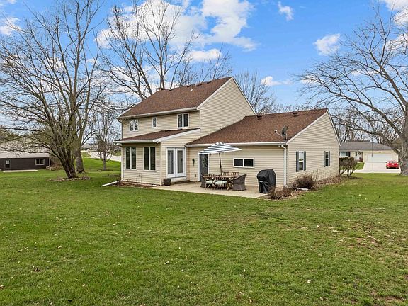 4th image of 225 Whispering Oaks Dr