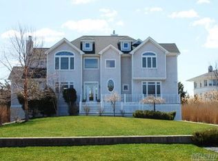 3 Bay Meadow Ln, Westhampton, NY 11977