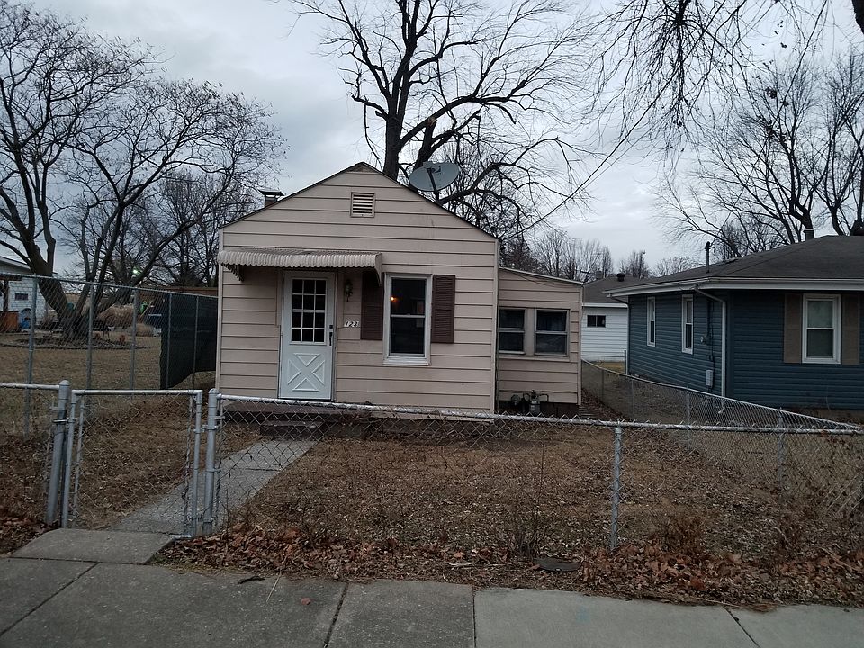2nd image of 123 W Elm St