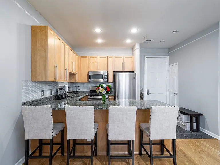 1300 Grand St #418 — Photo 7