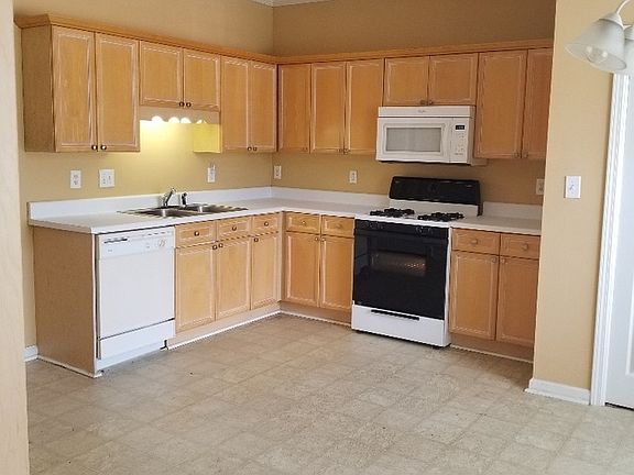 5th image of 536 Treymoor Lake Cir