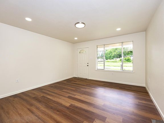 4th image of 8697 Saint Peter St