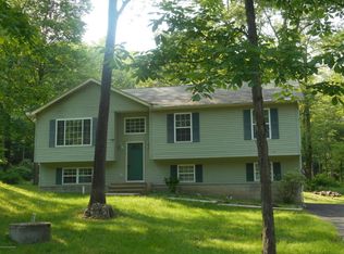 1129 Evergreen Ln, Cresco, PA 18326