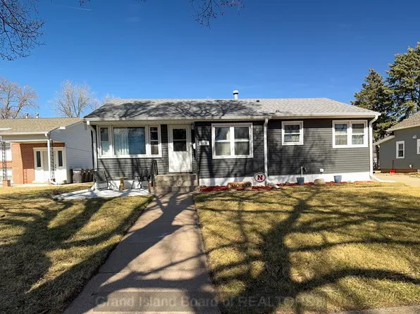 1924 W 3rd St, Hastings, NE 68901