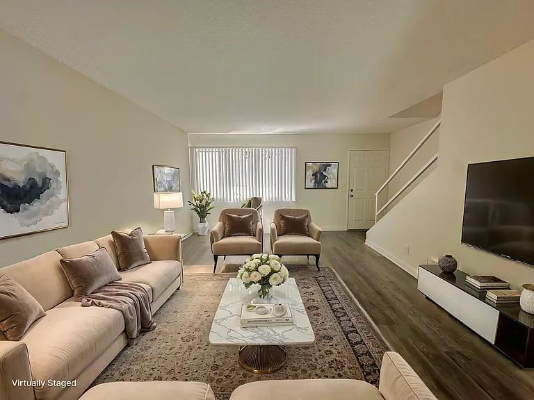 25907 Oak St — Photo 1
