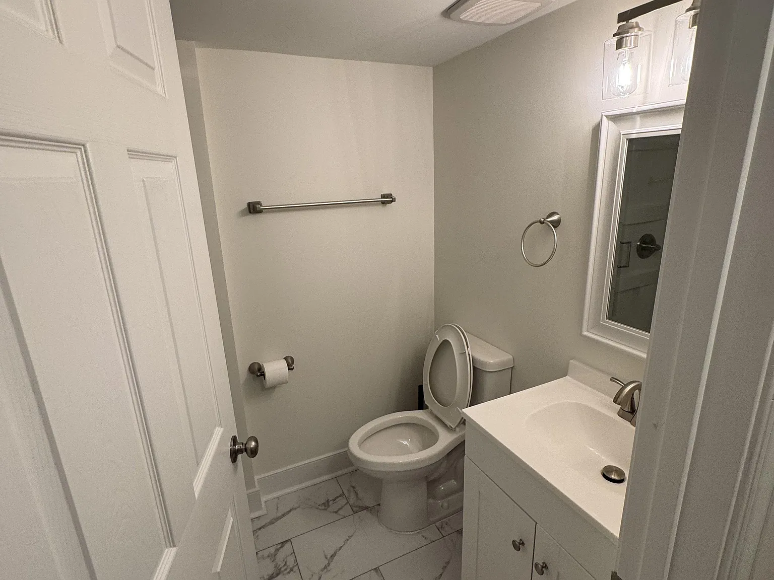 4 bed, 2.0 bath, 2000 sqft, $728 — Photo 2
