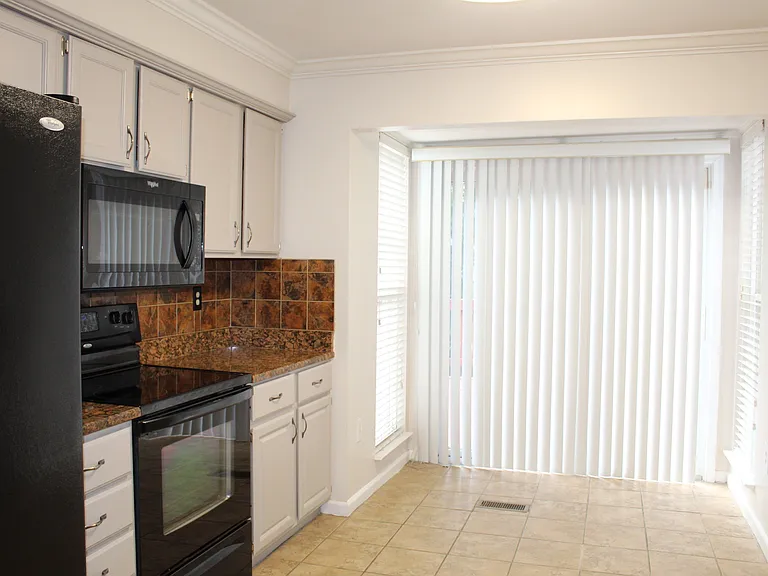 3524 Soffit Pl — Photo 6