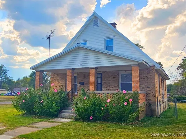 305 S Monroe St, Versailles, MO 65084