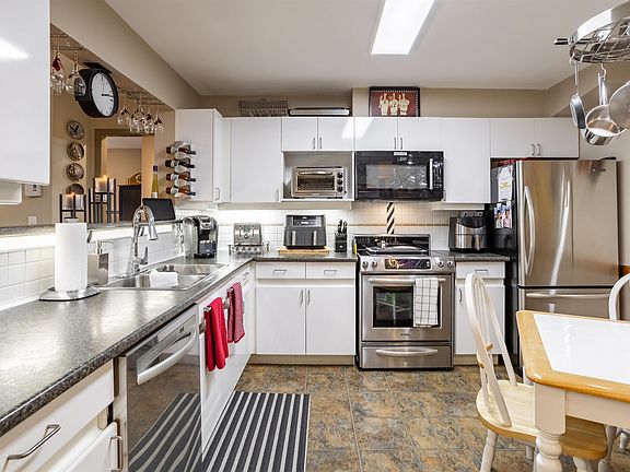 3rd image of 3075 Primrose Ln #402