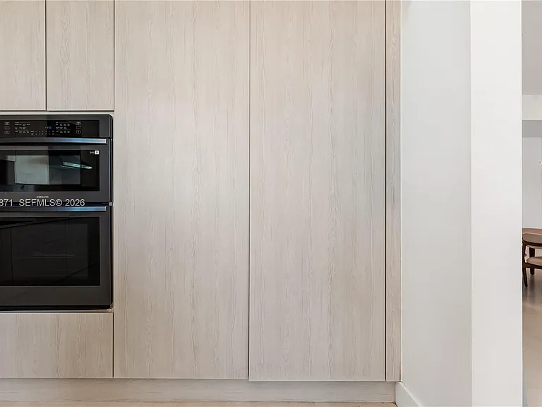 300 S Pointe Dr #907 — Photo 19