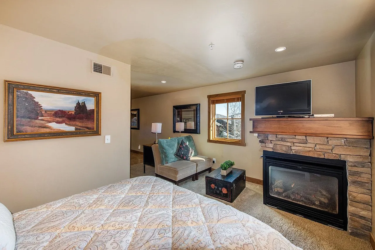 Studio, 528 sqft, $1,900 — Photo 4