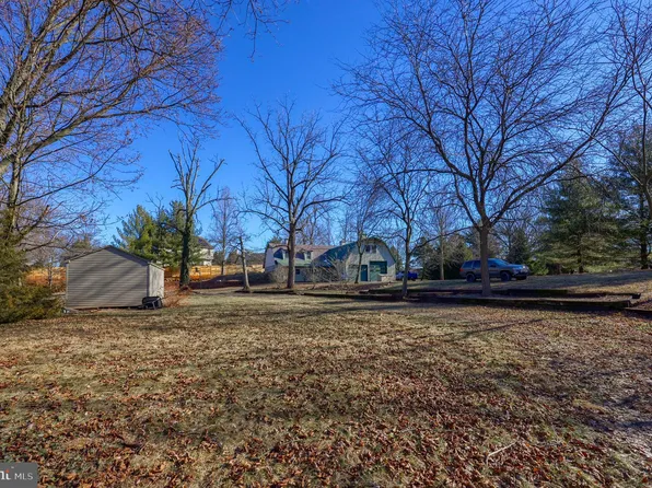 114 Center Ave, Terre Hill, PA 17581