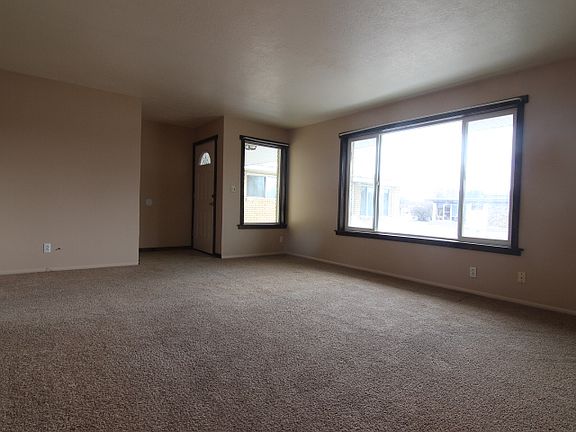2nd image of 673 Cambridge Dr APT 2