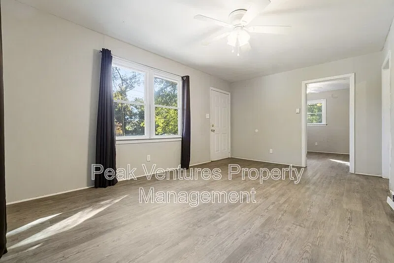 2 bed, 1.0 bath, 780 sqft, $1,125 — Photo 2