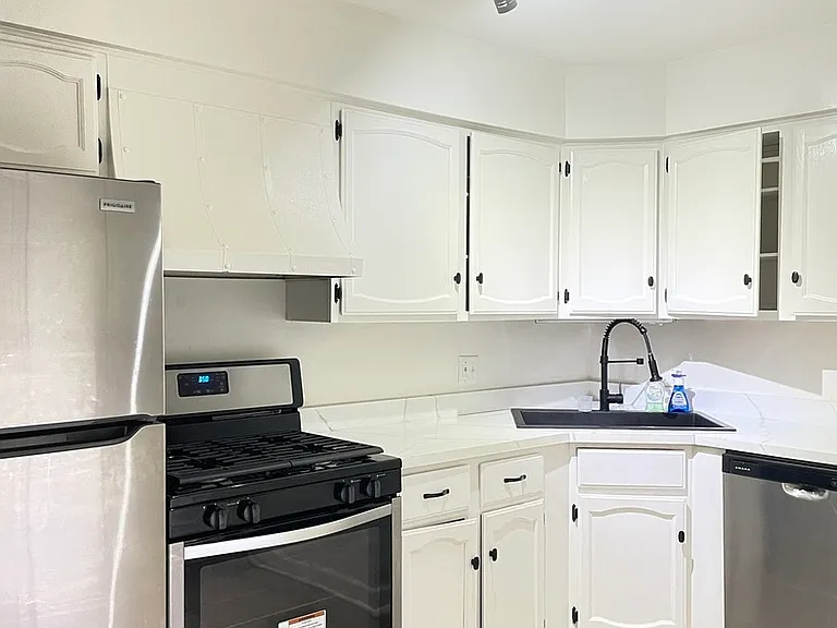 4 Parkside Ct #7 — Photo 6