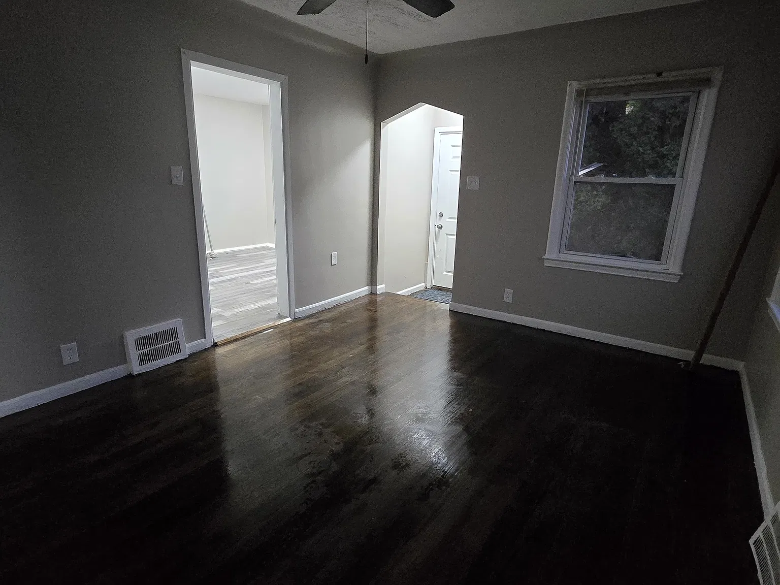 3 bed, 1012 sqft, $1,300 — Photo 2