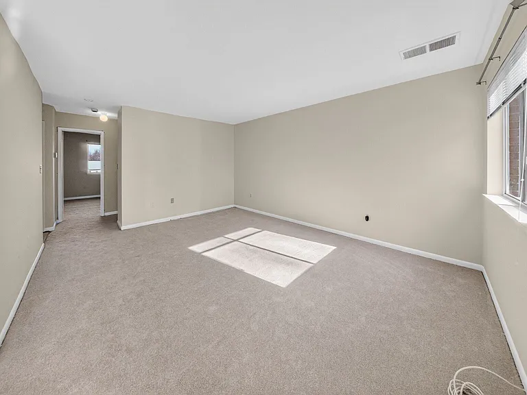 3364 Hewitt Ave #301 — Photo 5