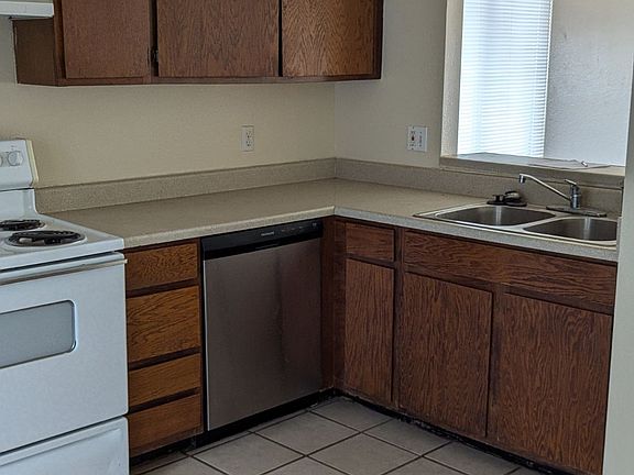 4th image of 429 Dartmouth Ave #D