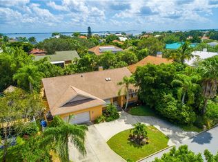 833 3rd Ave S, Tierra Verde, FL 33715