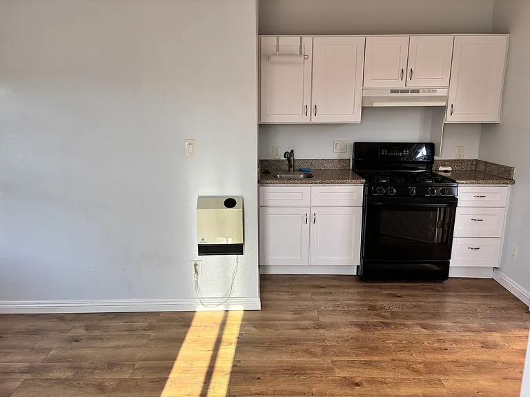 121 S Carmelita Ave #B — Photo 9