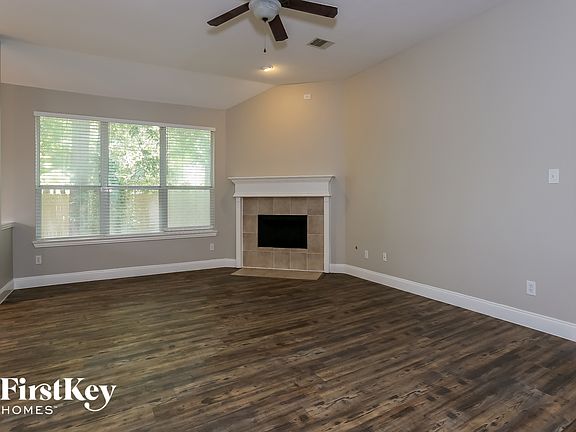 3rd image of 18414 Bluffview Dr