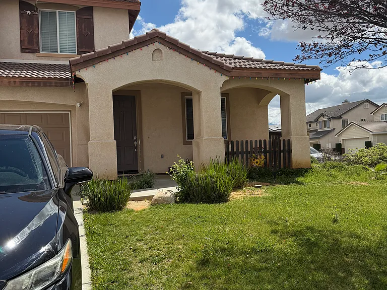 88 Ivory Ave — Photo 2