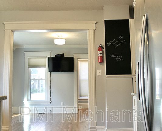 2nd image of 910 Sorin St