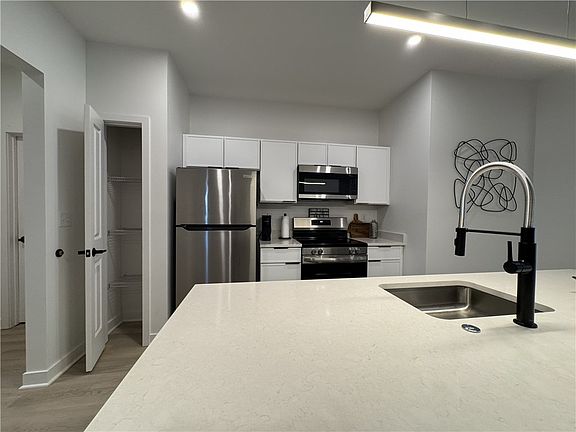 5th image of 403 Erie Ridge Dr