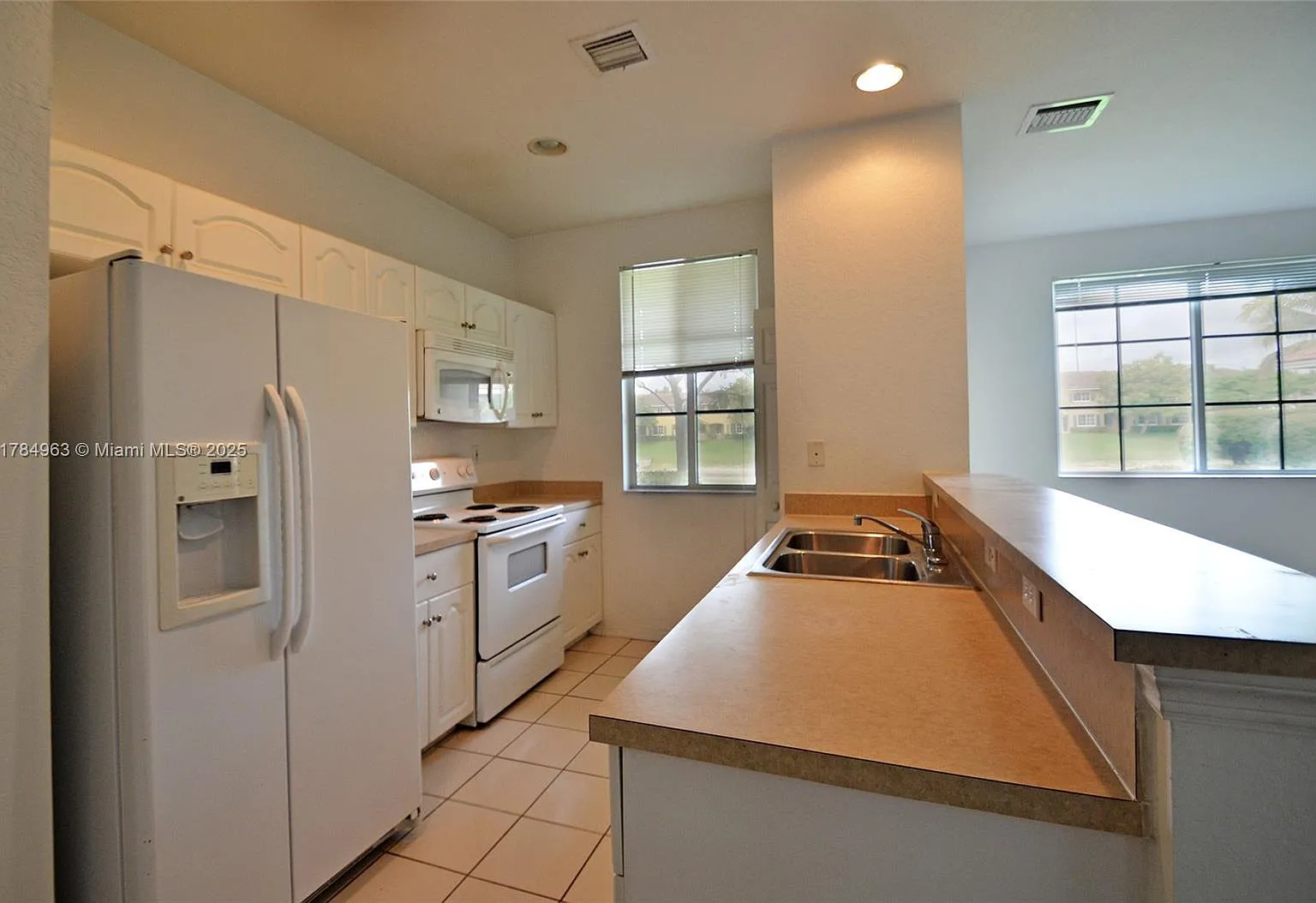 3 bed, 1640 sqft, $2,800 — Photo 3