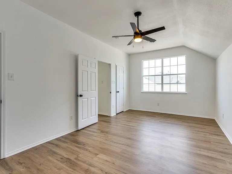 4705 Sabine St — Photo 18