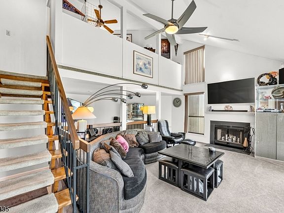 5th image of 3341 Bloomingdale Dr