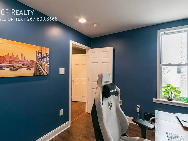 2033 Sigel St — Photo 11