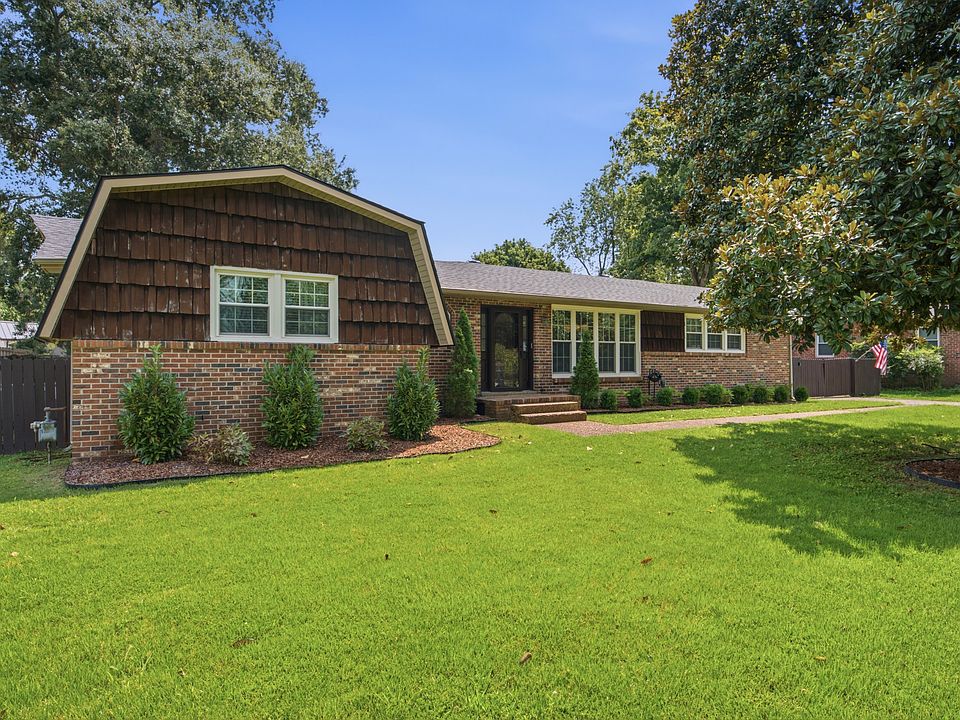 1st image of 826 Rebel Cir