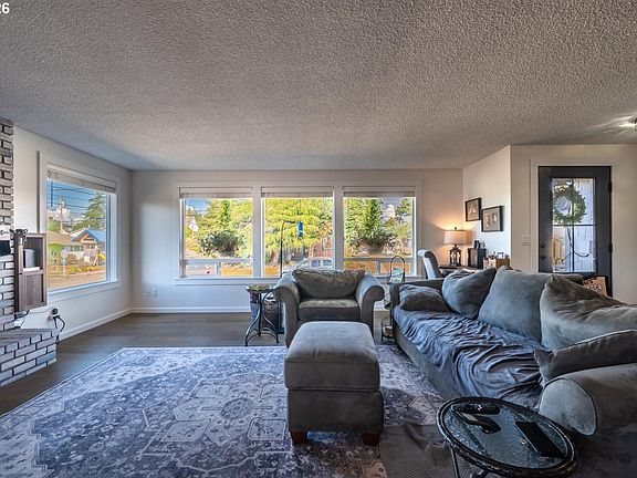 3rd image of 2606 Sheridan Ave