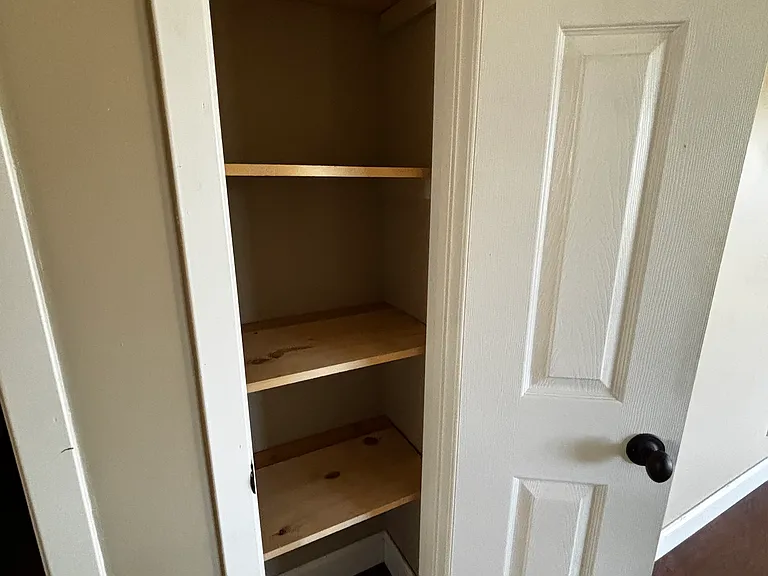 204 Windsor Ln — Photo 13