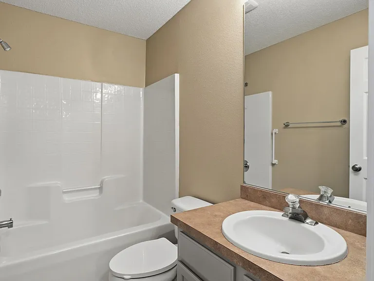 1014 Towne Park Dr — Photo 17