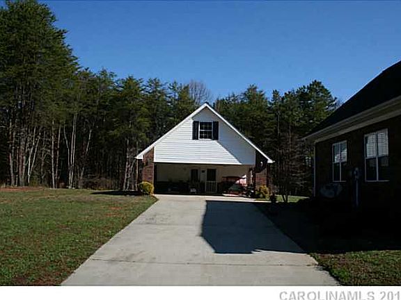3rd image of 155 Marilyn Dr
