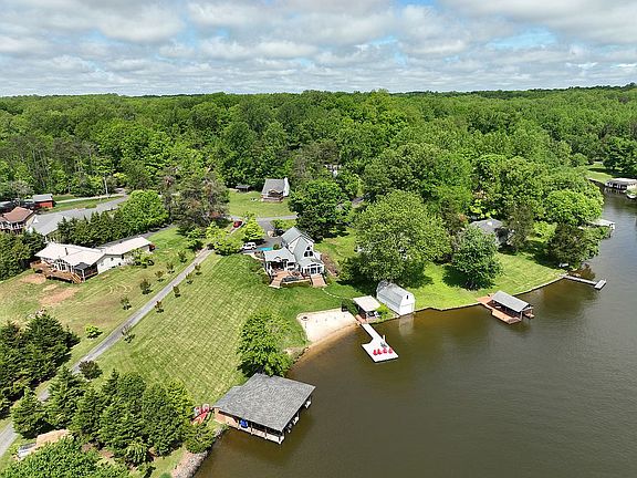 3rd image of 1737 N Lakeshore Dr
