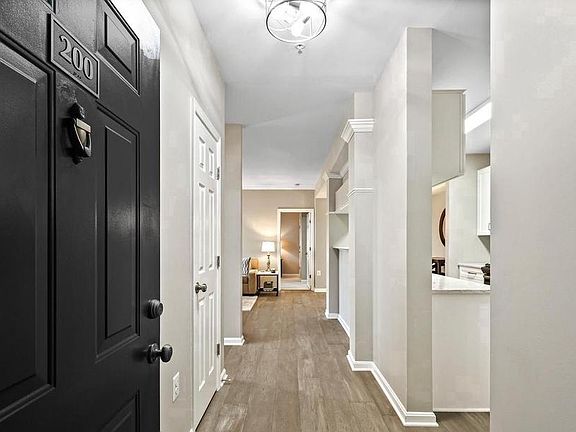 3rd image of 20451 Chesapeake Sq Unit 200
