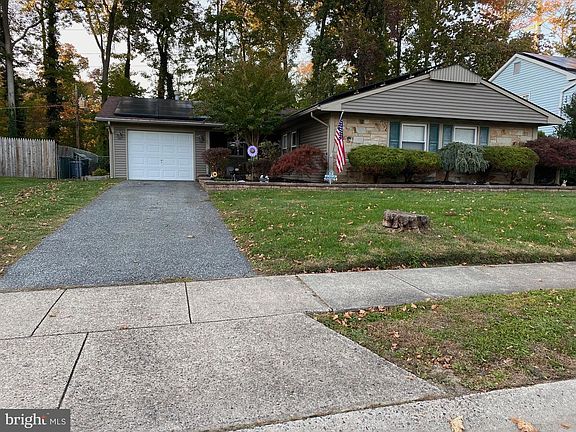 3rd image of 261 Northampton Dr