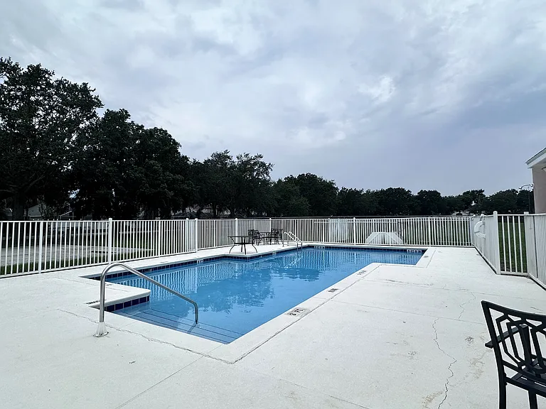Community Pool- walking distance