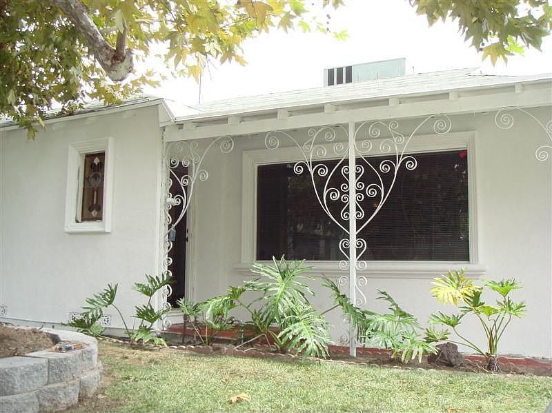 New Windows, Stucco 