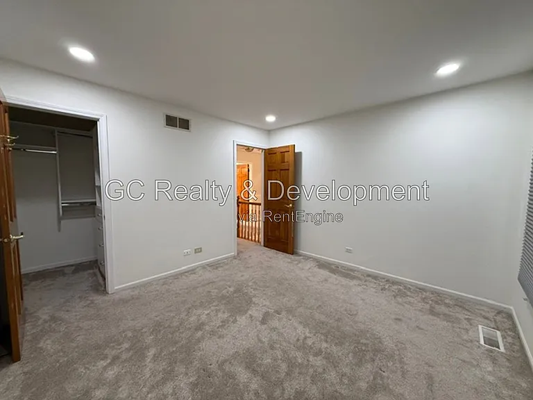 882 Clarendon Ln — Photo 20