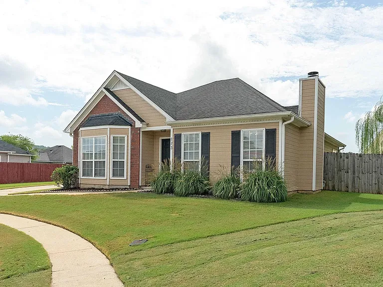 173 Stonebridge Cir — Photo 2