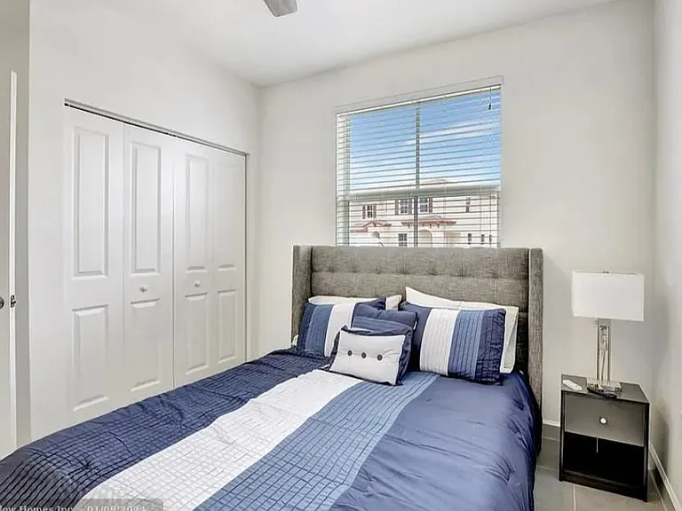 12209 NW 24th Pl — Photo 7