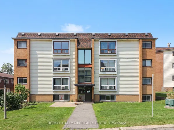 900 Elmsmere Rd #8, Ottawa, ON K1J 7T6